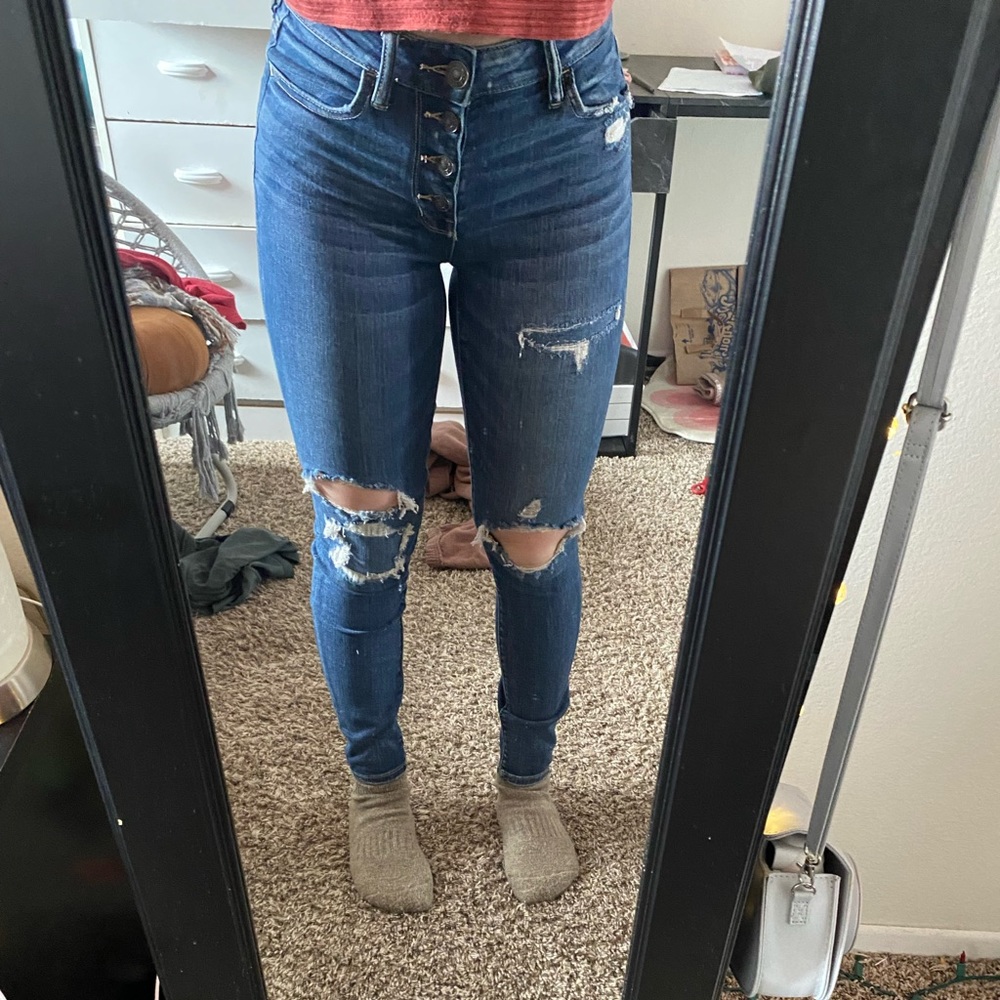 Dark wash Medium rise American Eagle jeans.